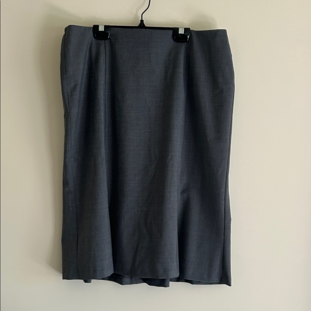 NWOT.  Talbots Woman Lightweight and Stretchy Gray fitted A-line skirt.
